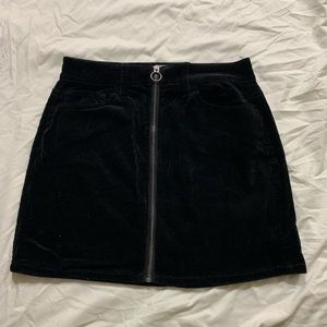 Black velvet zipper skirt, size M